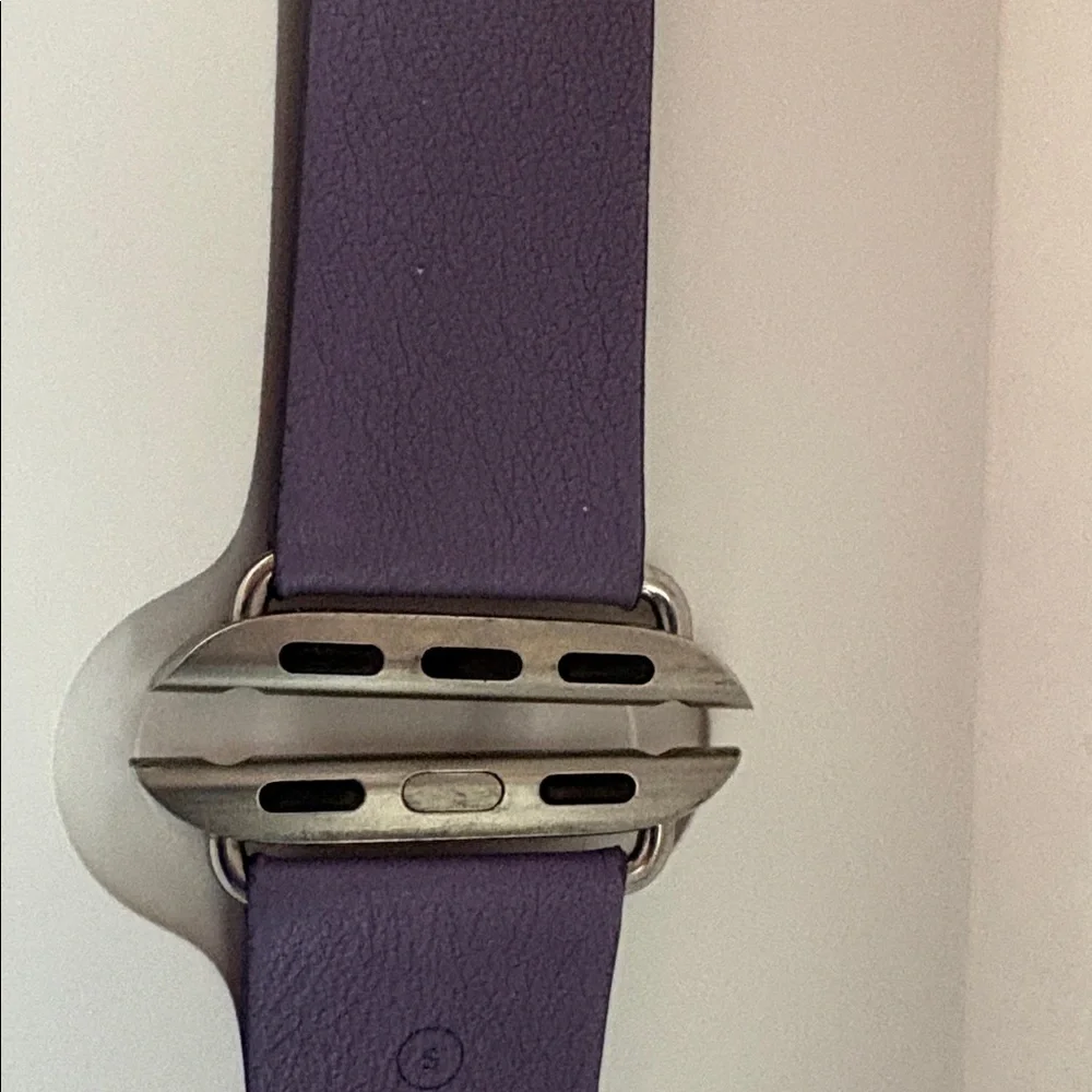Apple Watch Leather Band 40mm Modern Buckle Lilac Size Small - Picture 6 of 9